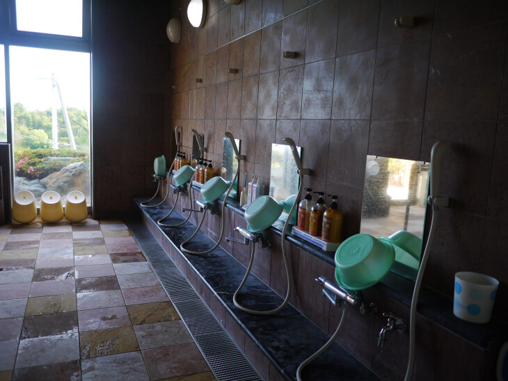 四季の郷 遊楽　中浴場の洗い場画像